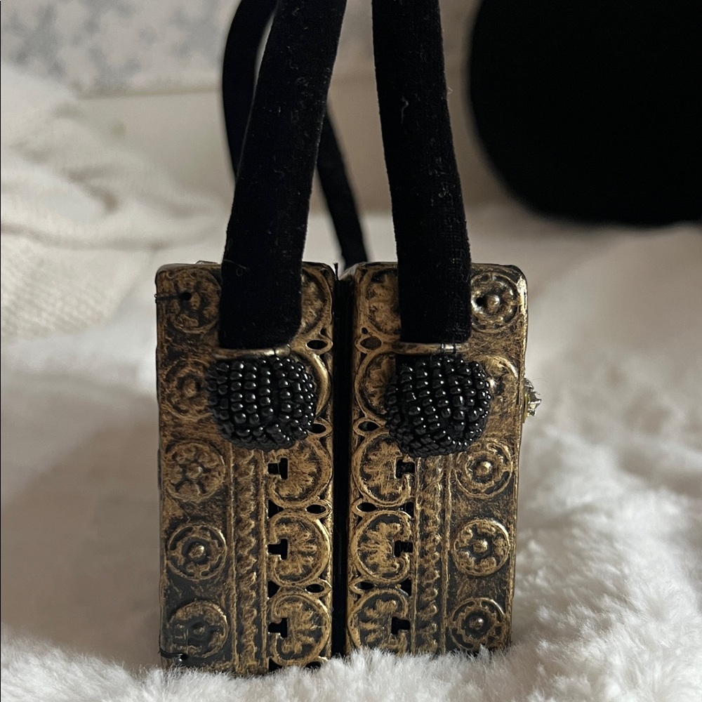 Vintage Ornate Black and Gold Evening Clutch - Picture 2 of 7
